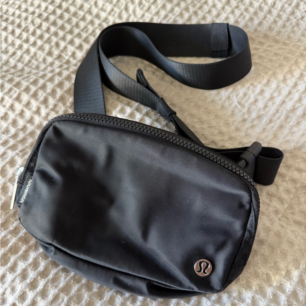 lululemon athletica Men's Black Belt Bag